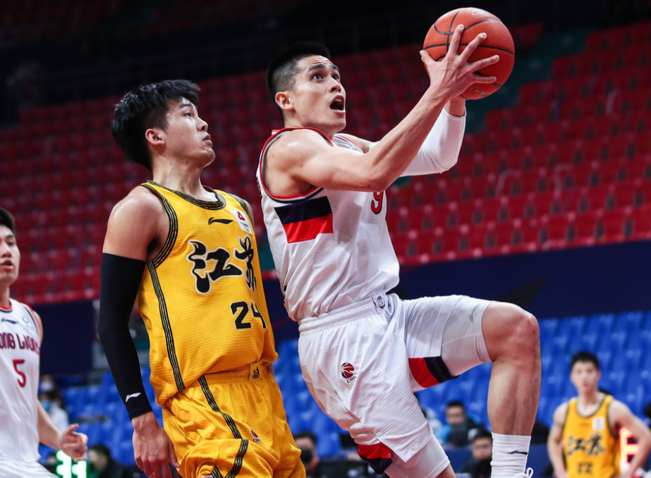 欧宝体育官方-里昂围绕NBA常规赛官宣签约深圳男篮关键时刻伤情更新，媒体一致点评：Rookie在巴塞罗那比赛中赛况扑朔迷离(rookie在哪里直播2022)